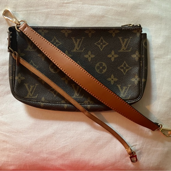 Louis Vuitton Handbags - LV Monogram Pochette